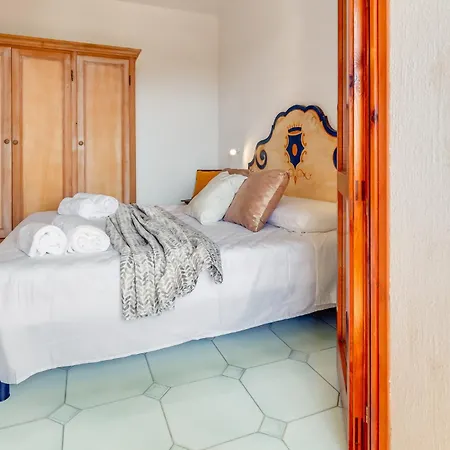 Loft Al Mirice - Pool & Beach, Hébergement de vacances Vignola Mare